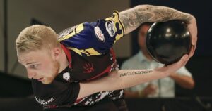 Two-handed bowling: Jogar de duas mãos é a nova tendência do Boliche