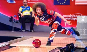 Two-handed bowling: Jogar de duas mãos é a nova tendência do Boliche